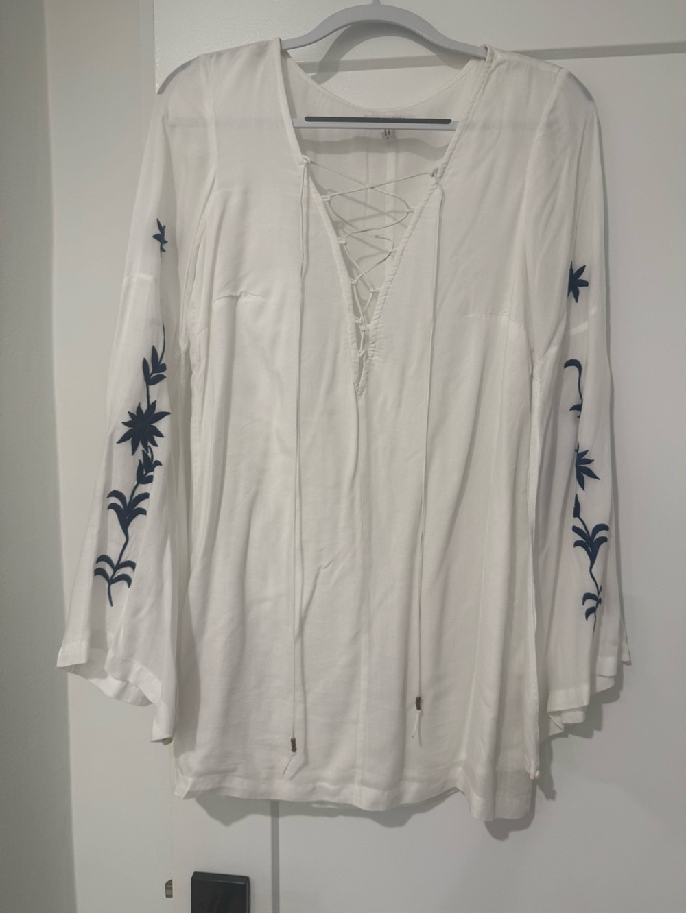 White Lace-Up V-Neck Mini Dress with Navy Sleeve Embroidery